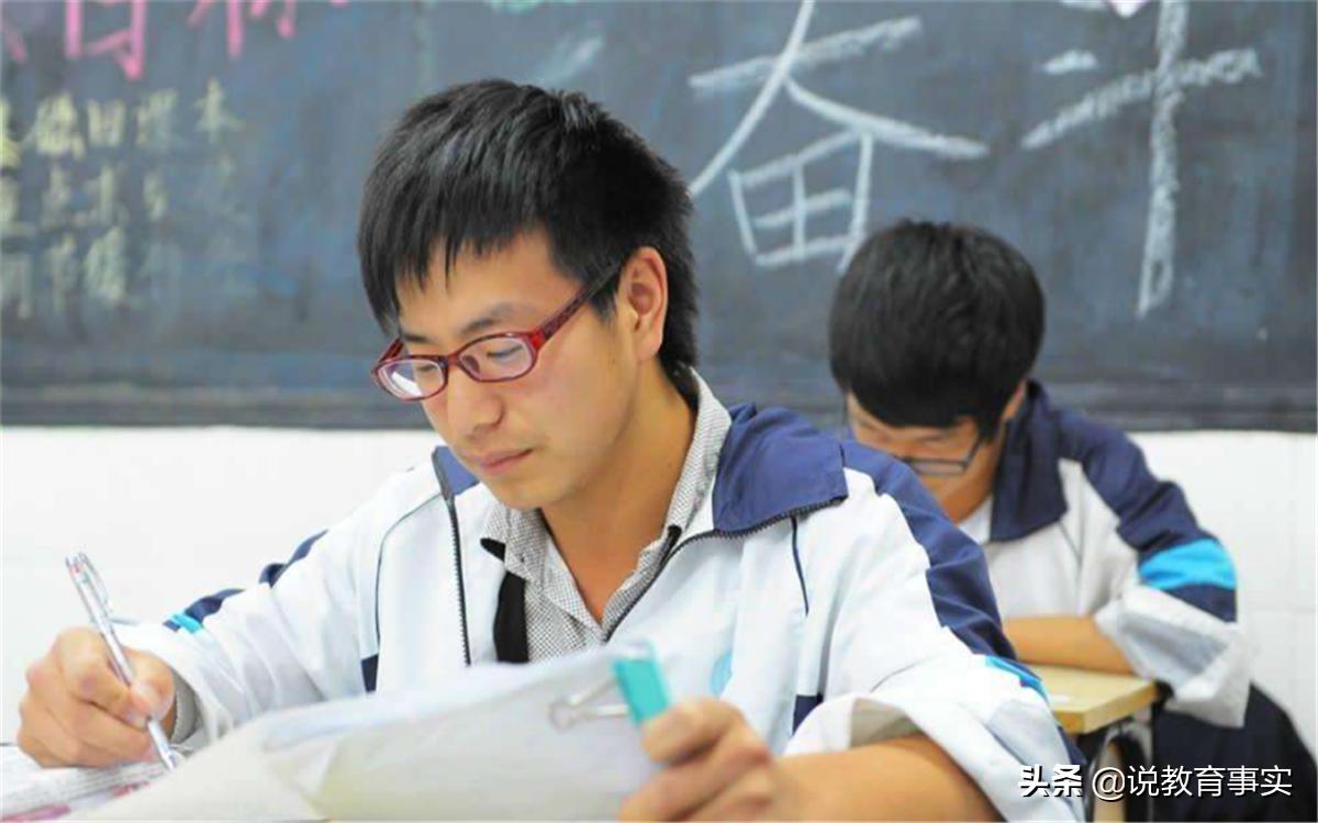 最适合文科男生读的大学专业 文科男生最好的专业是什么